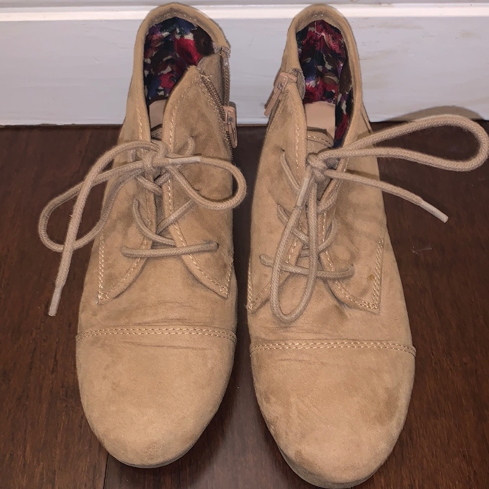 YBS brown beige lace up boots women’s 5